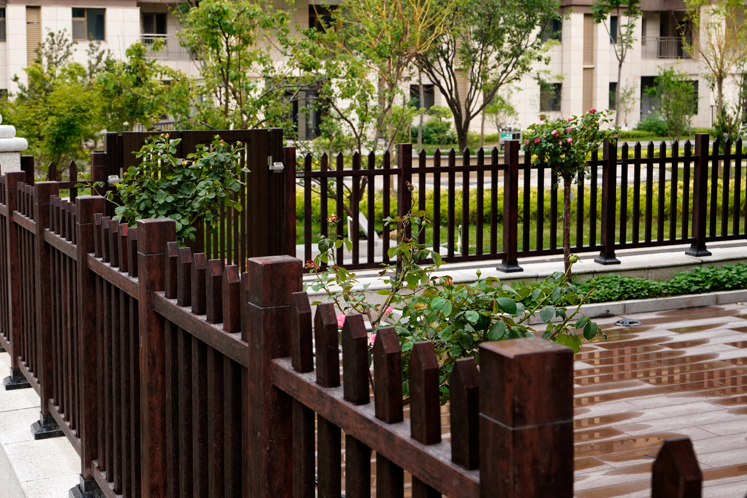 Courtyard fence